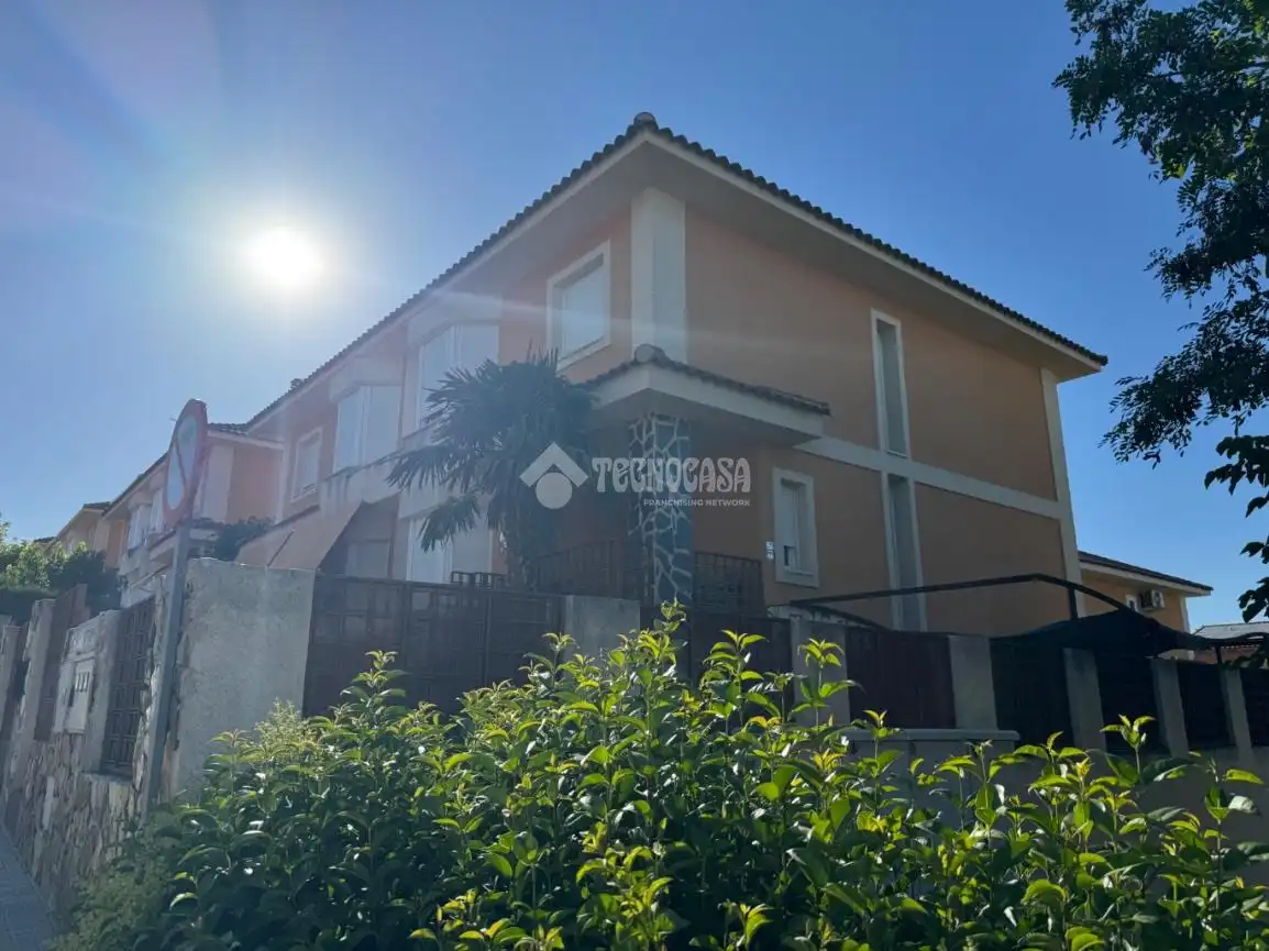 Vista exterior de Casa adosada en venta en Ontígola con Calefacción