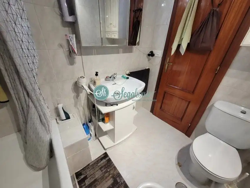 Baño de Piso en venta en La Lastrilla  con Calefacción y Terraza