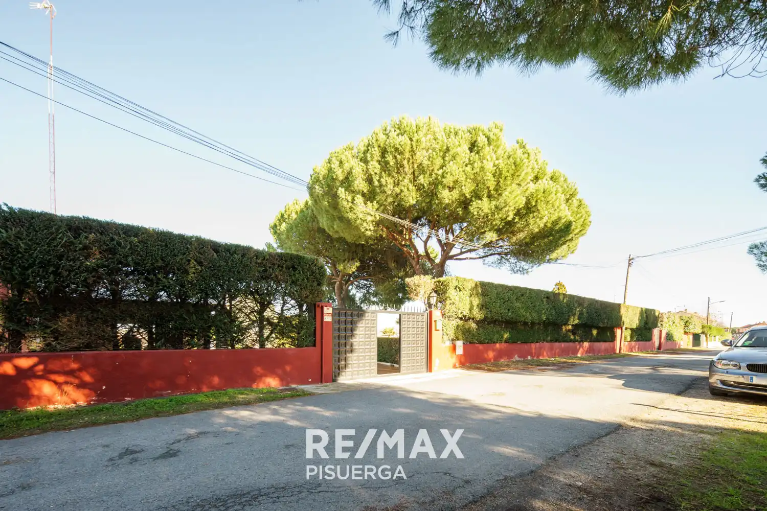 Vista exterior de Casa o xalet en venda en Tudela de Duero amb Calefacció, Jardí privat i Terrassa