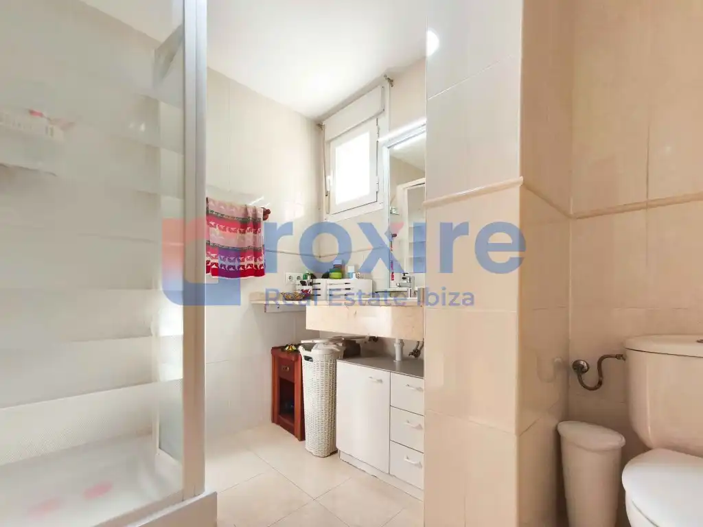Baño de Planta baja en venta en Sant Josep de sa Talaia con Jardín privado, Terraza y Piscina comunitaria