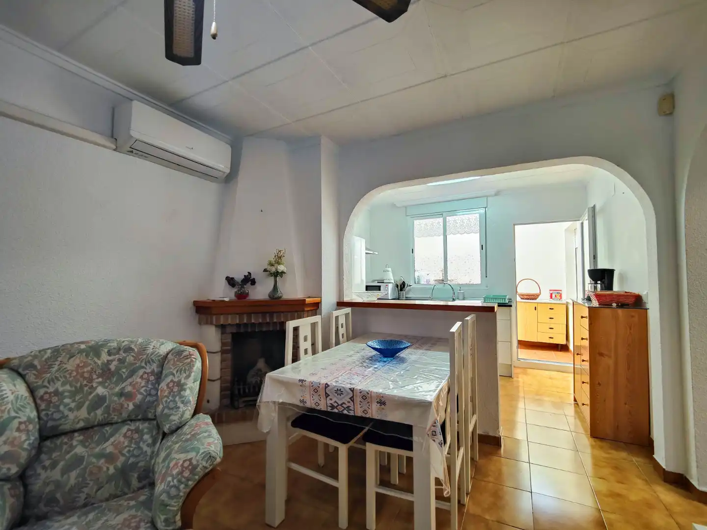 Cocina de Casa adosada de alquiler en Torrevieja con Aire acondicionado, Jardín privado y Terraza
