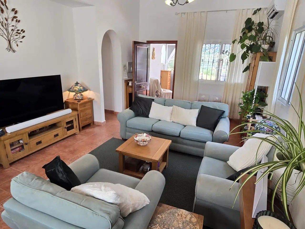 Sala d'estar de Casa o xalet en venda en Periana amb Aire condicionat, Terrassa i Piscina