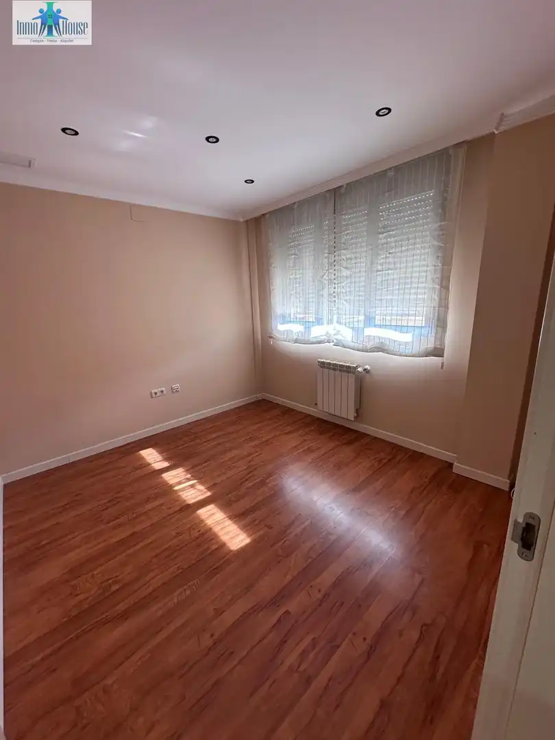 Habitación de Casa adosada de alquiler en Albacete con Aire acondicionado, Calefacción y Parquet