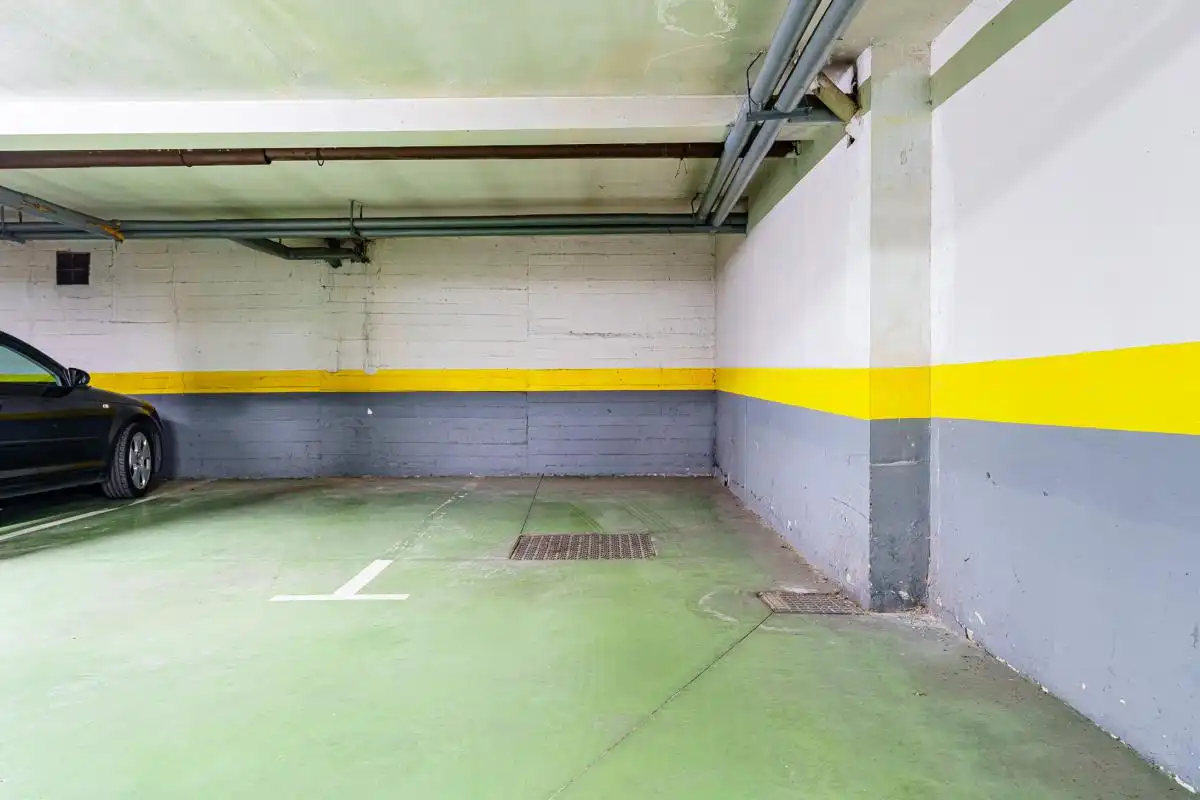 Parking de Piso en venta en Madrid con Calefacción, Jardín privado y Piscina