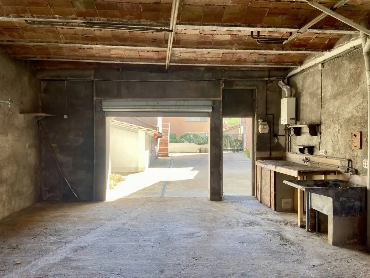 Aparcament de Casa o xalet en venda en Sant Joan Les Fonts amb Calefacció i Jardí privat
