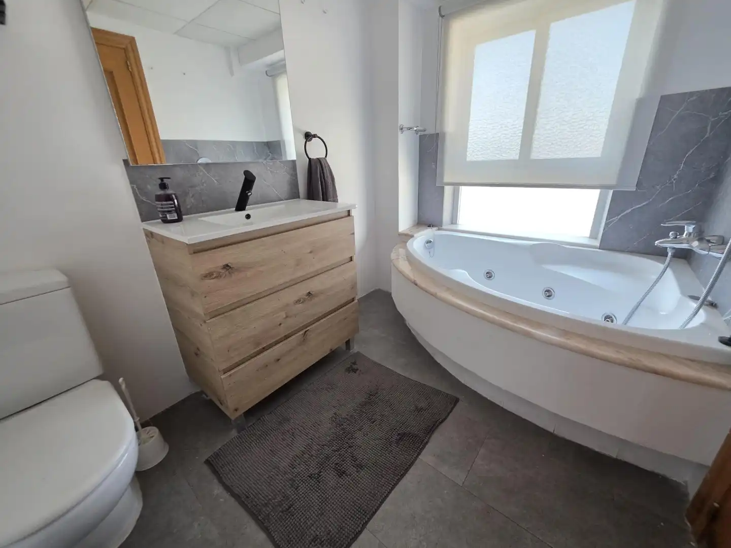 Baño de Piso en venta en Benidorm con Calefacción, Amueblado y Piscina comunitaria
