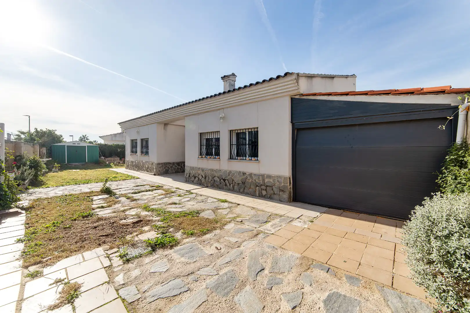 Vista exterior de Casa o xalet en venda en Olocau amb Aire condicionat, Calefacció i Jardí privat