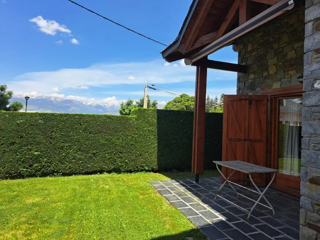 Terrasse von Haus oder Chalet zur Miete in Osséja mit Heizung, Privatgarten und Möbliert