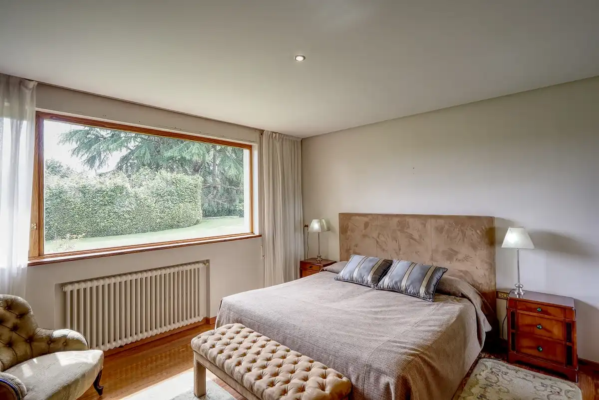 Dormitori de Casa o xalet en venda en Sada (A Coruña) amb Calefacció, Jardí privat i Parquet