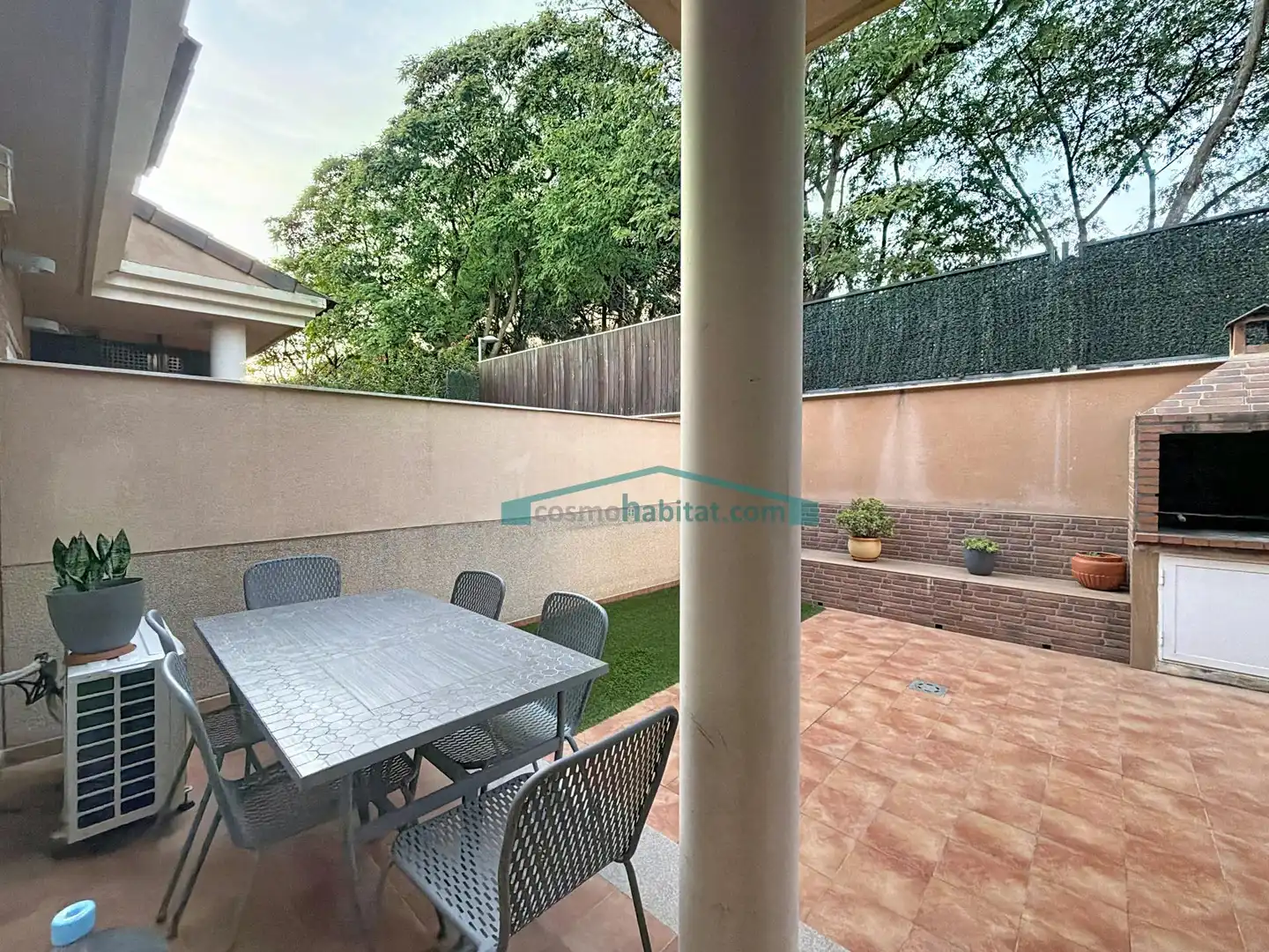 Terrasse von Einfamilien-Reihenhaus zum Verkauf in Paterna mit Klimaanlage, Heizung und Privatgarten