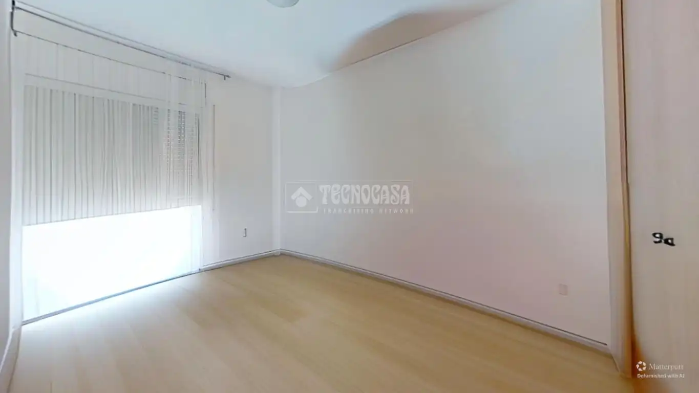Dormitori de Pis en venda en Sabadell amb Aire condicionat, Parquet i Moblat