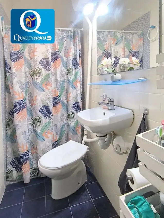 Bany de Apartament en venda en Elche / Elx amb Balcó