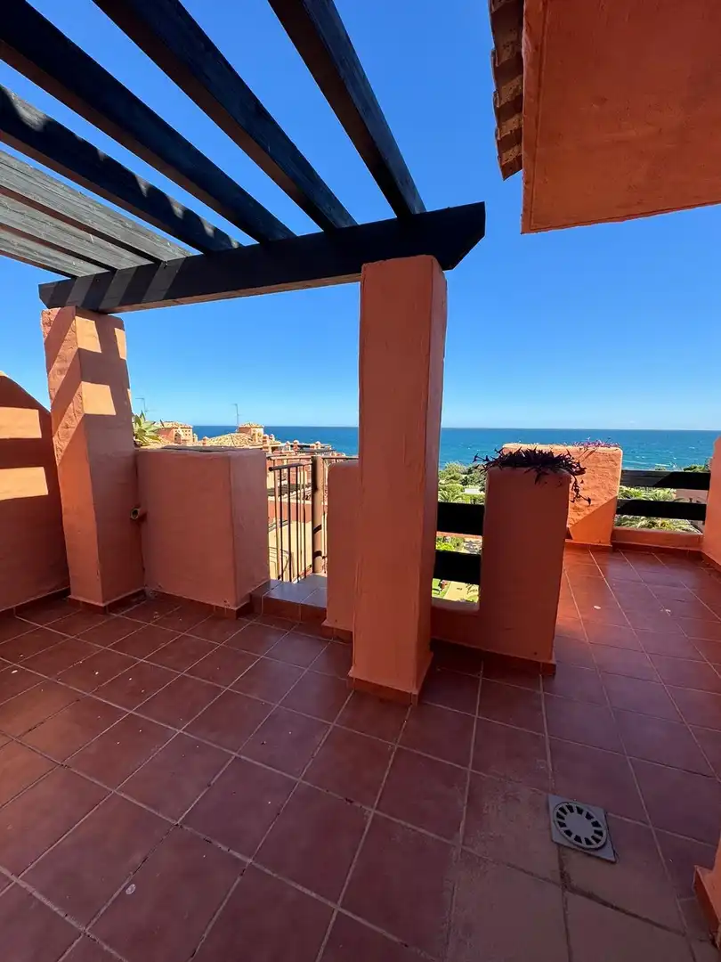 Dúplex de alquiler en Calle UEN.R31 EL ANGEL, Zona de Punta Plata, Punta Plata, Estepona