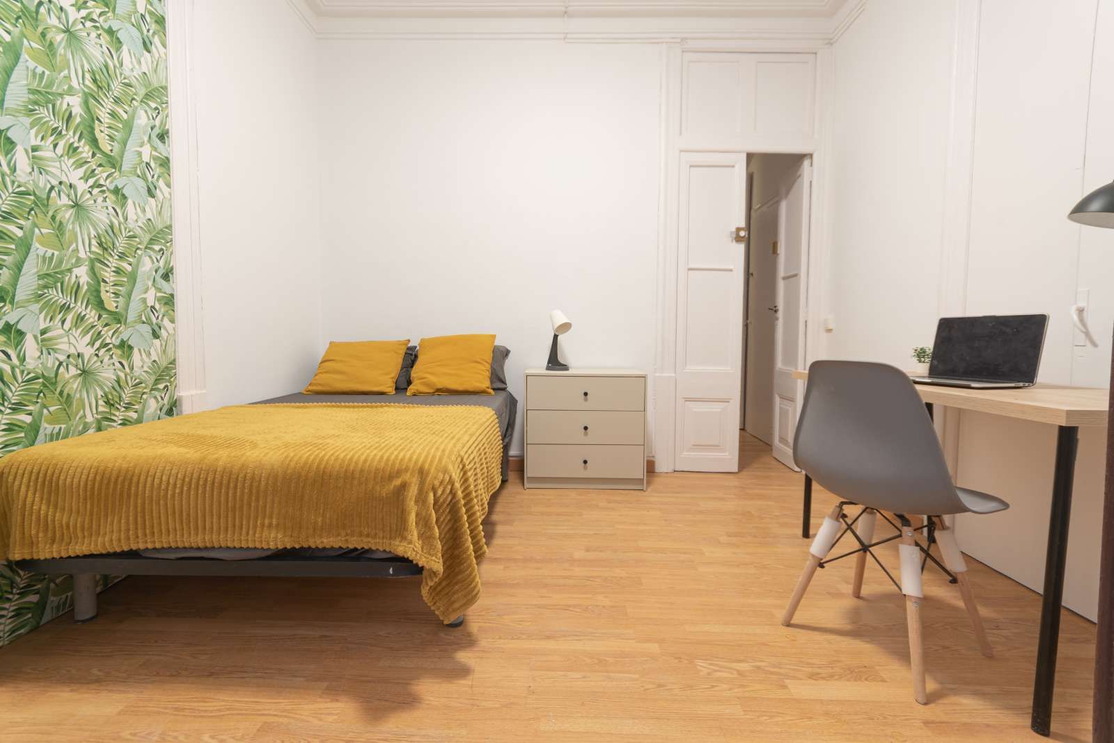 Bedroom of Flat to share in  Barcelona Capital  with Air Conditioner and Terrace