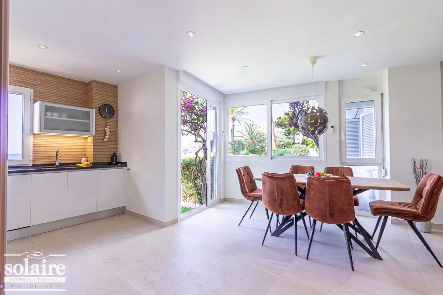 Menjador de Apartament de lloguer en Altea amb Aire condicionat, Jardí privat i Terrassa