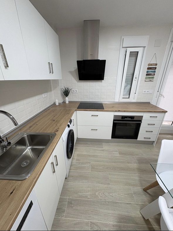 Cuina de Pis de lloguer en  Huelva Capital amb Aire condicionat, Terrassa i Moblat