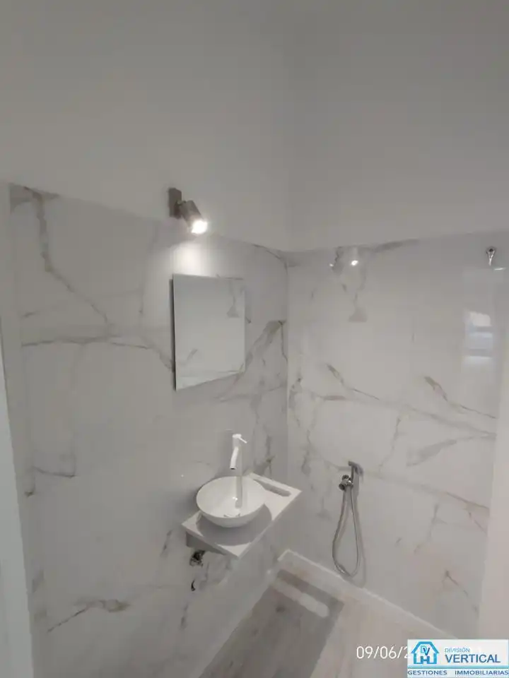 Baño de Local de alquiler en Burjassot con Aire acondicionado