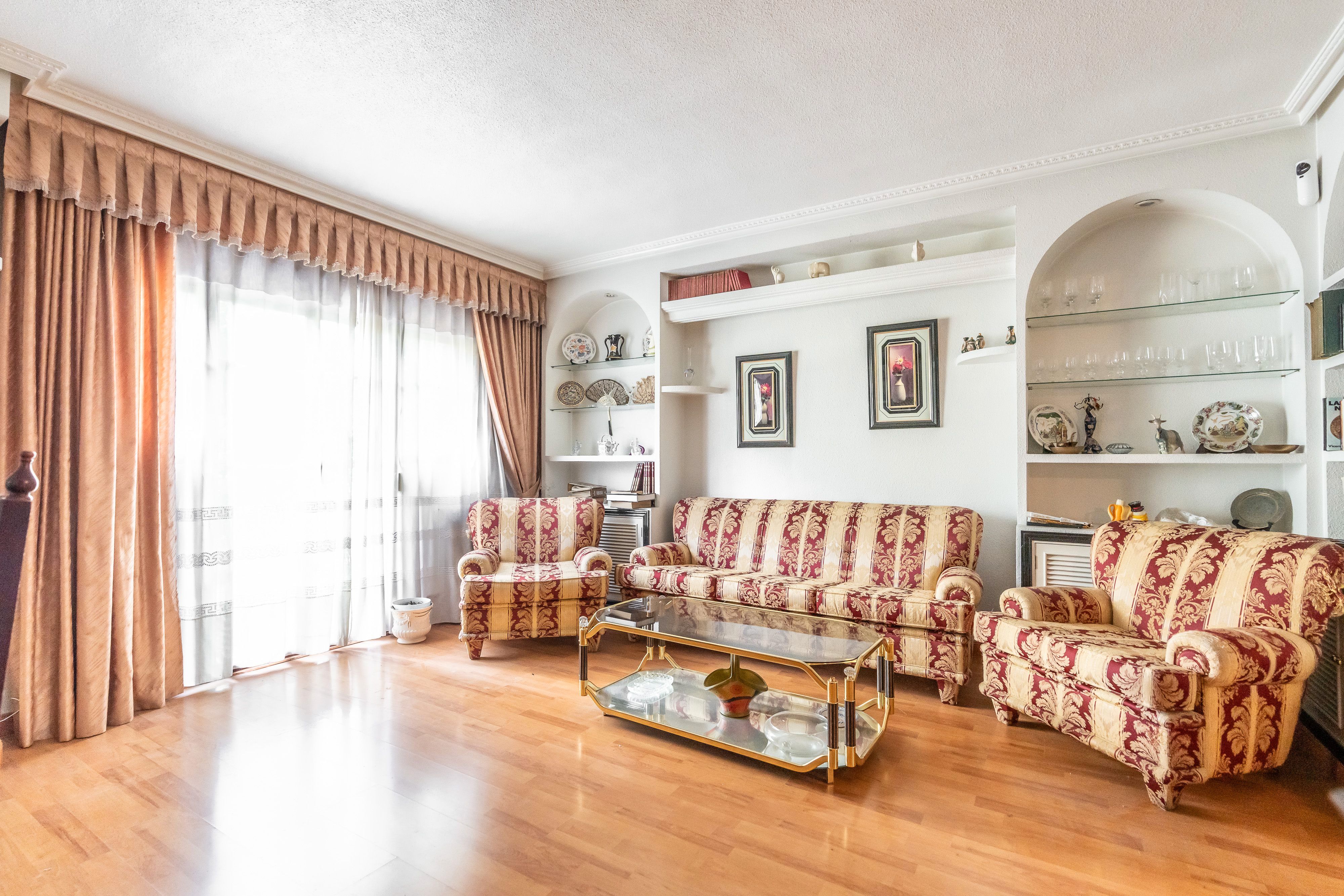 Sala d'estar de Pis en venda en  Madrid Capital amb Calefacció