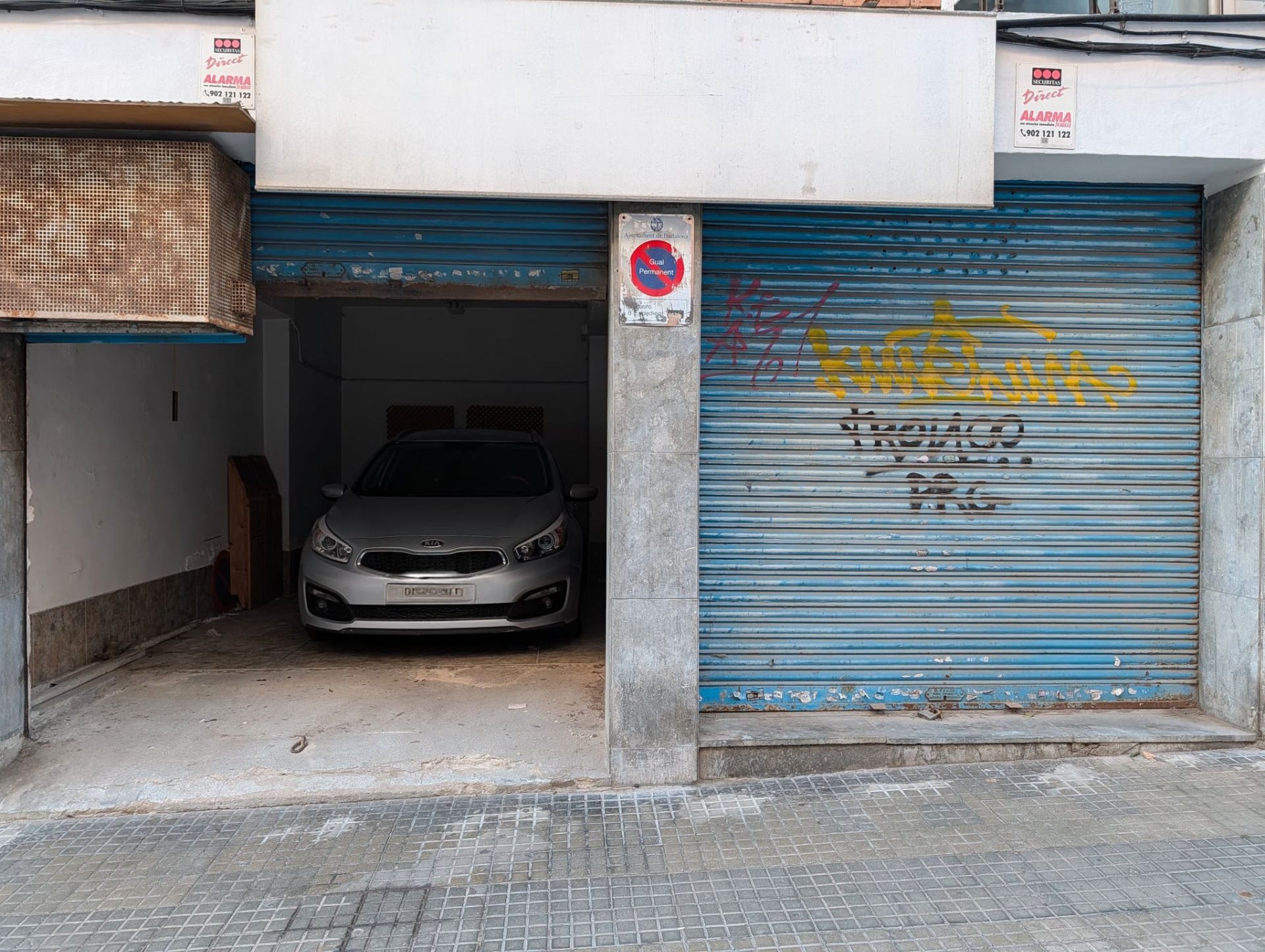 Aparcament de Local en venda en Badalona amb Aire condicionat