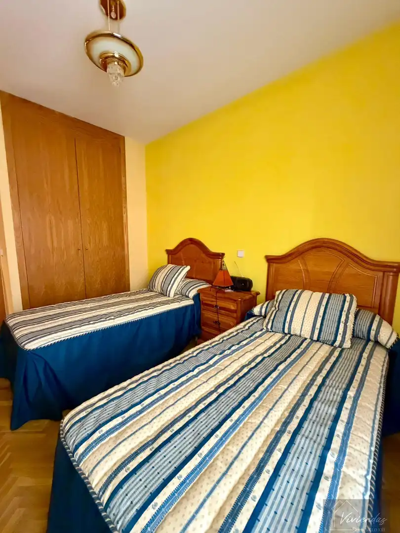 Bedroom of Flat for sale in Boadilla del Monte  with Air Conditioner, Heating and Parquet flooring