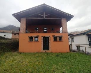 Vista exterior de Casa o xalet en venda en Ponga amb Terrassa i Piscina