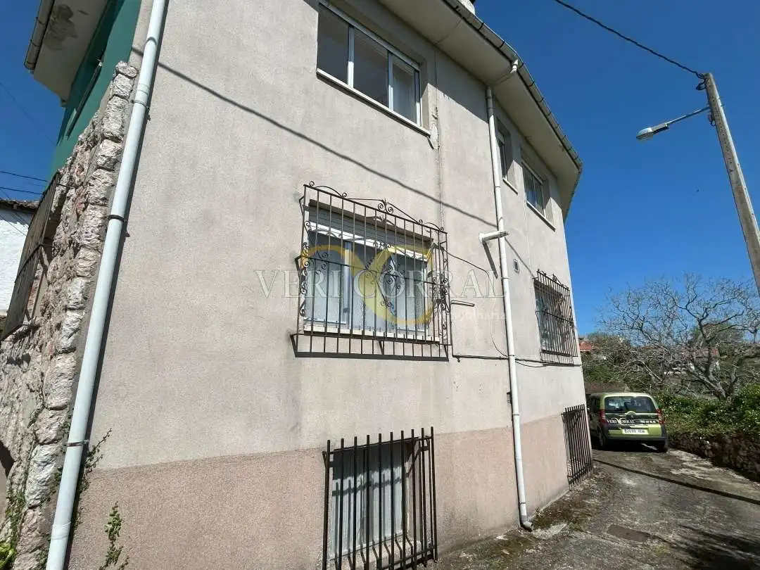 Vista exterior de Casa o xalet en venda en Llanes amb Calefacció, Jardí privat i Traster