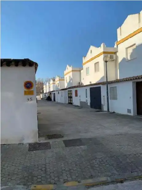 Außenansicht von Einfamilien-Reihenhaus zum Verkauf in Puerto Real