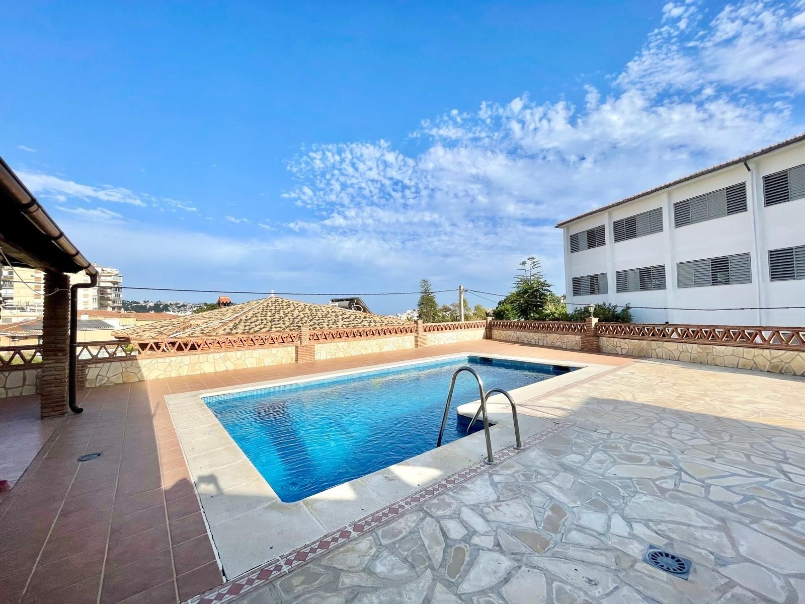 Piscina de Casa o chalet en venta en Almuñécar con Aire acondicionado, Jardín privado y Terraza