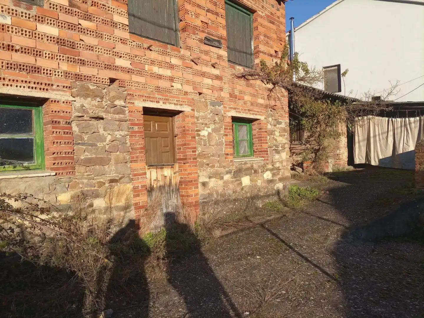 Vista exterior de Casa adosada en venda en Matallana de Torío