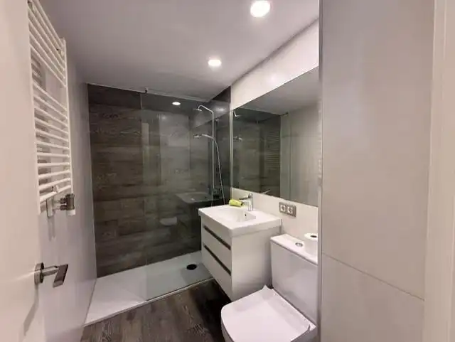 Baño de Piso en venta en Sabadell con Calefacción y Terraza
