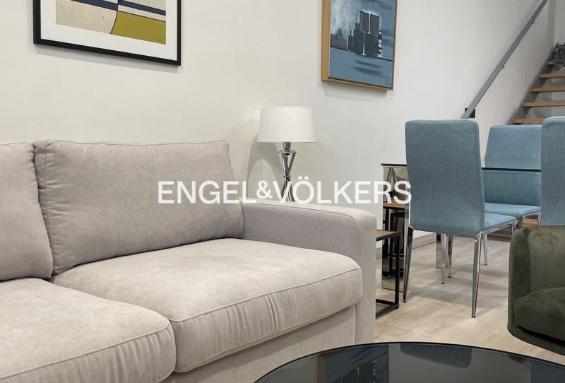 Foto 1 de Casa o xalet de lloguer a Barrio del Nervión, Sevilla