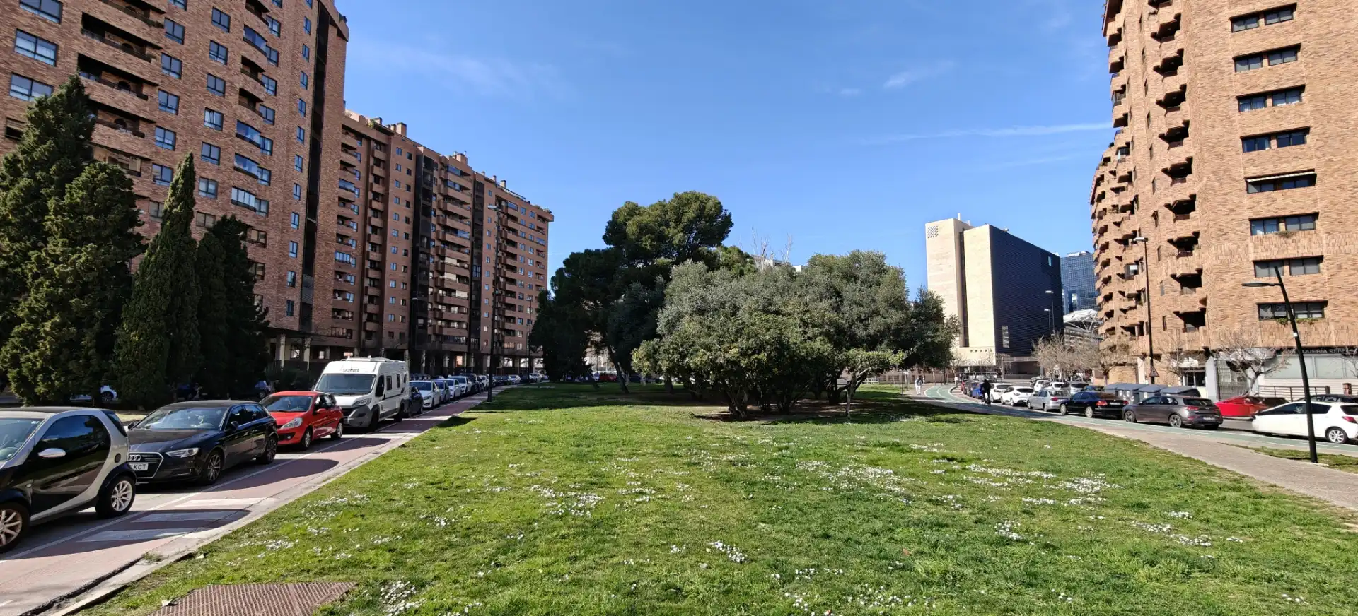 Exterior view of Attic for rent in Zaragoza  with Air Conditioner, Heating and Parquet flooring