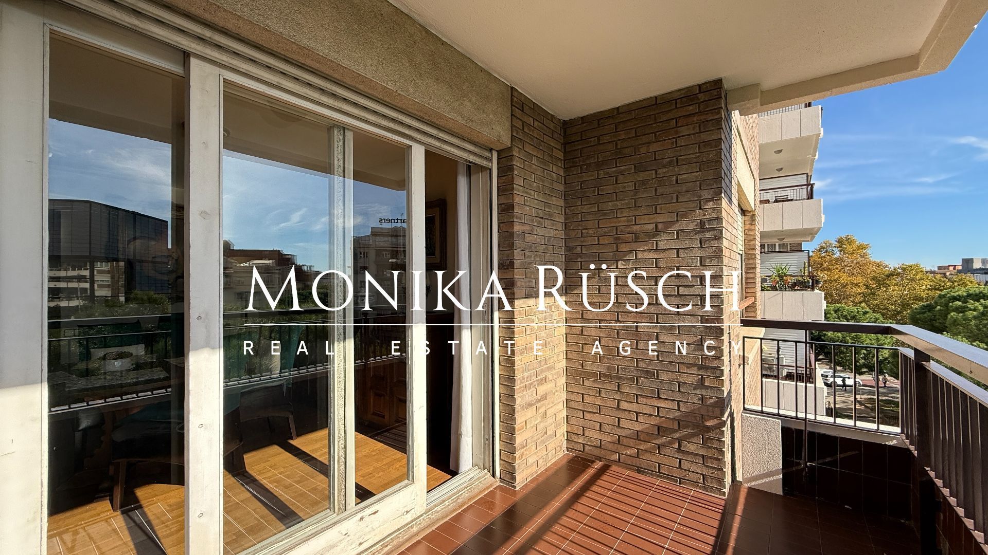 Exterior view of Flat for sale in  Barcelona Capital  with Heating and Terrace