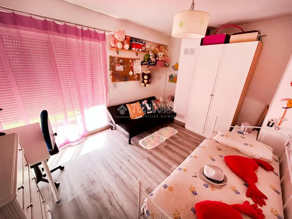 Dormitori de Casa o xalet en venda en La Puebla de Alfindén amb Aire condicionat, Calefacció i Terrassa