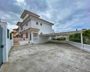 Vista exterior de Casa adosada de lloguer en Marbella amb Aire condicionat, Jardí privat i Terrassa