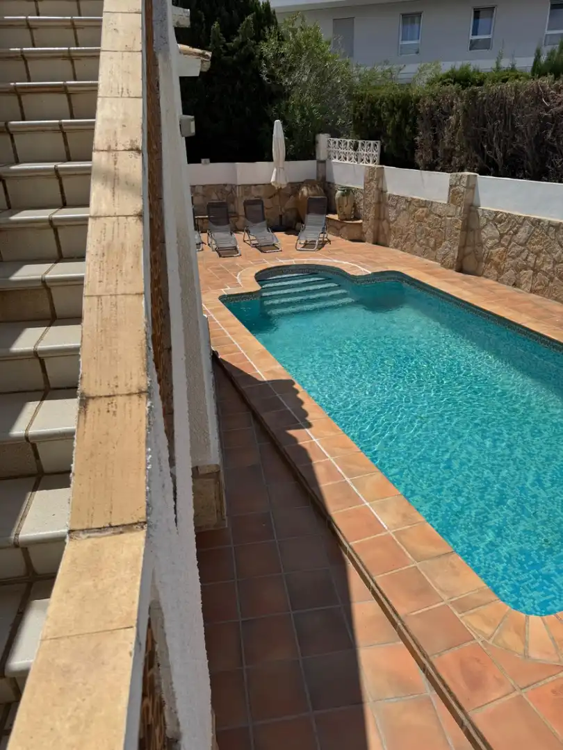 Schwimmbecken von Haus oder Chalet zur Miete in L'Alfàs del Pi mit Klimaanlage, Heizung und Privatgarten