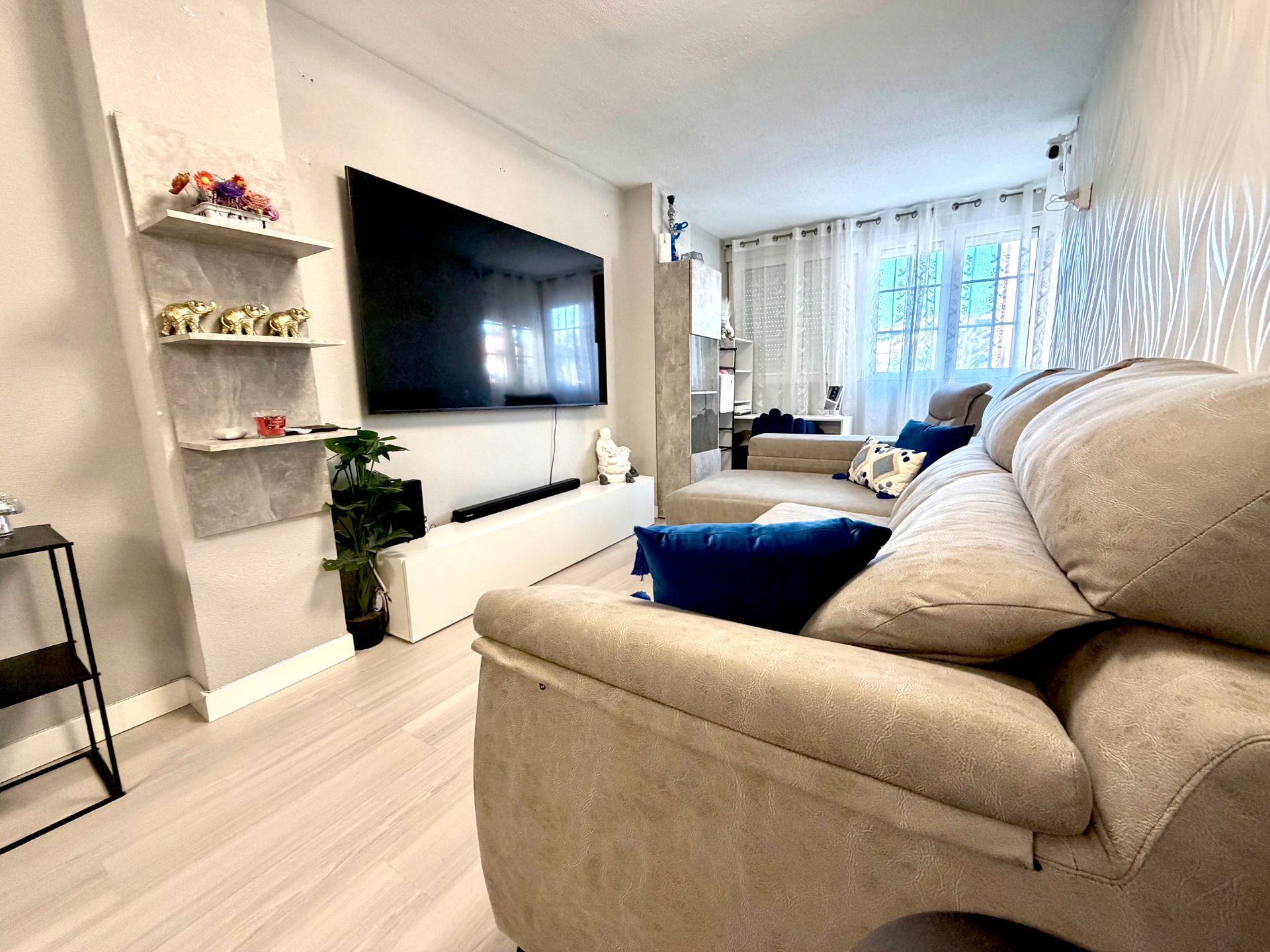 Sala d'estar de Pis en venda en Coslada amb Jardí privat i Traster