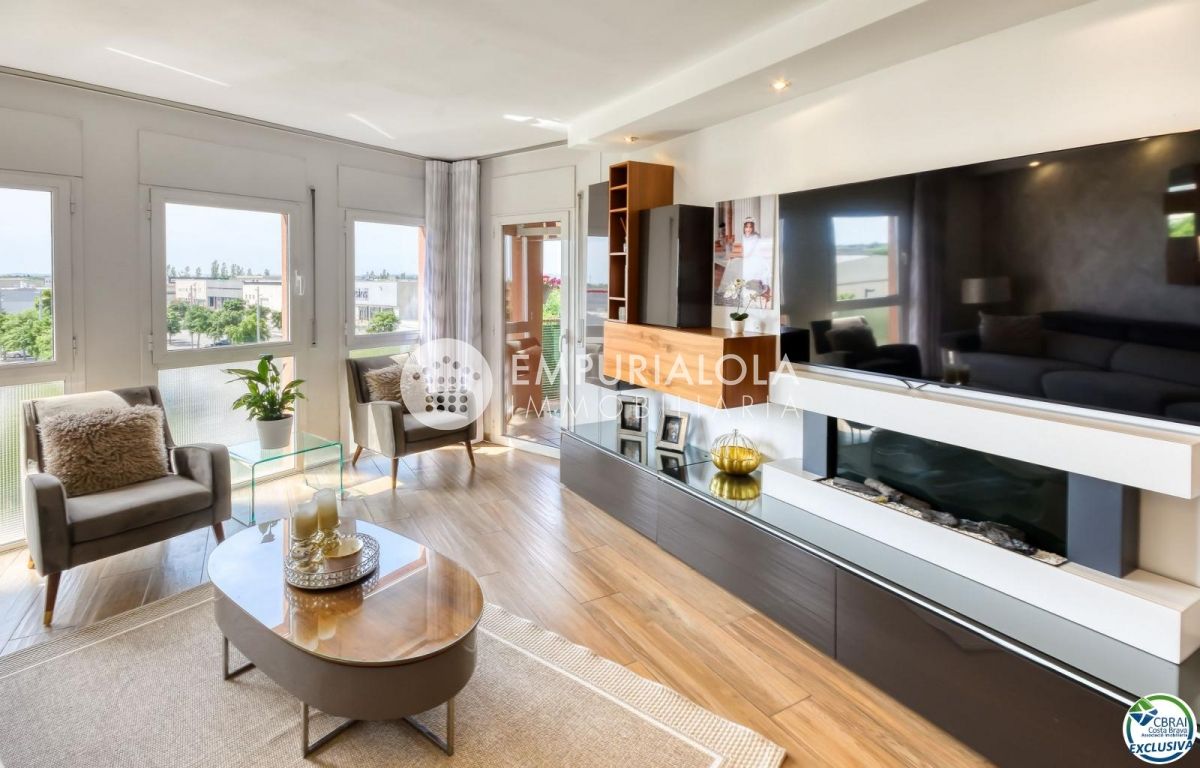 Sala de estar de Apartamento en venta en Figueres con Aire acondicionado y Amueblado