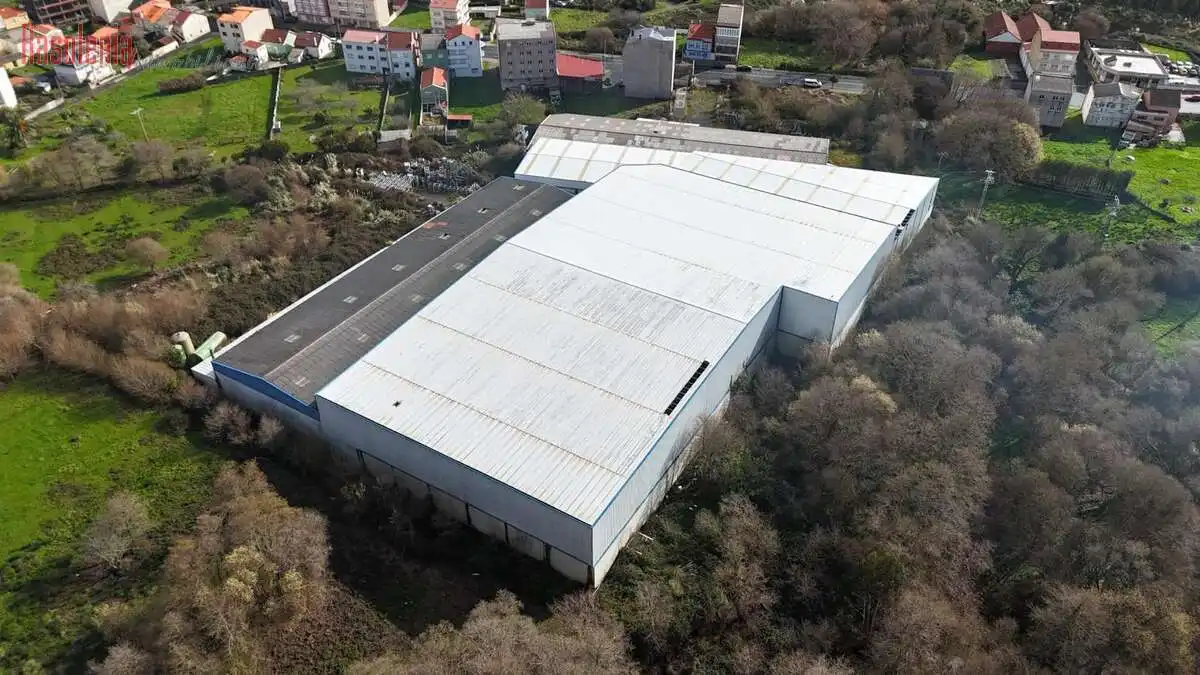 Vista exterior de Nau industrial en venda en Cariño