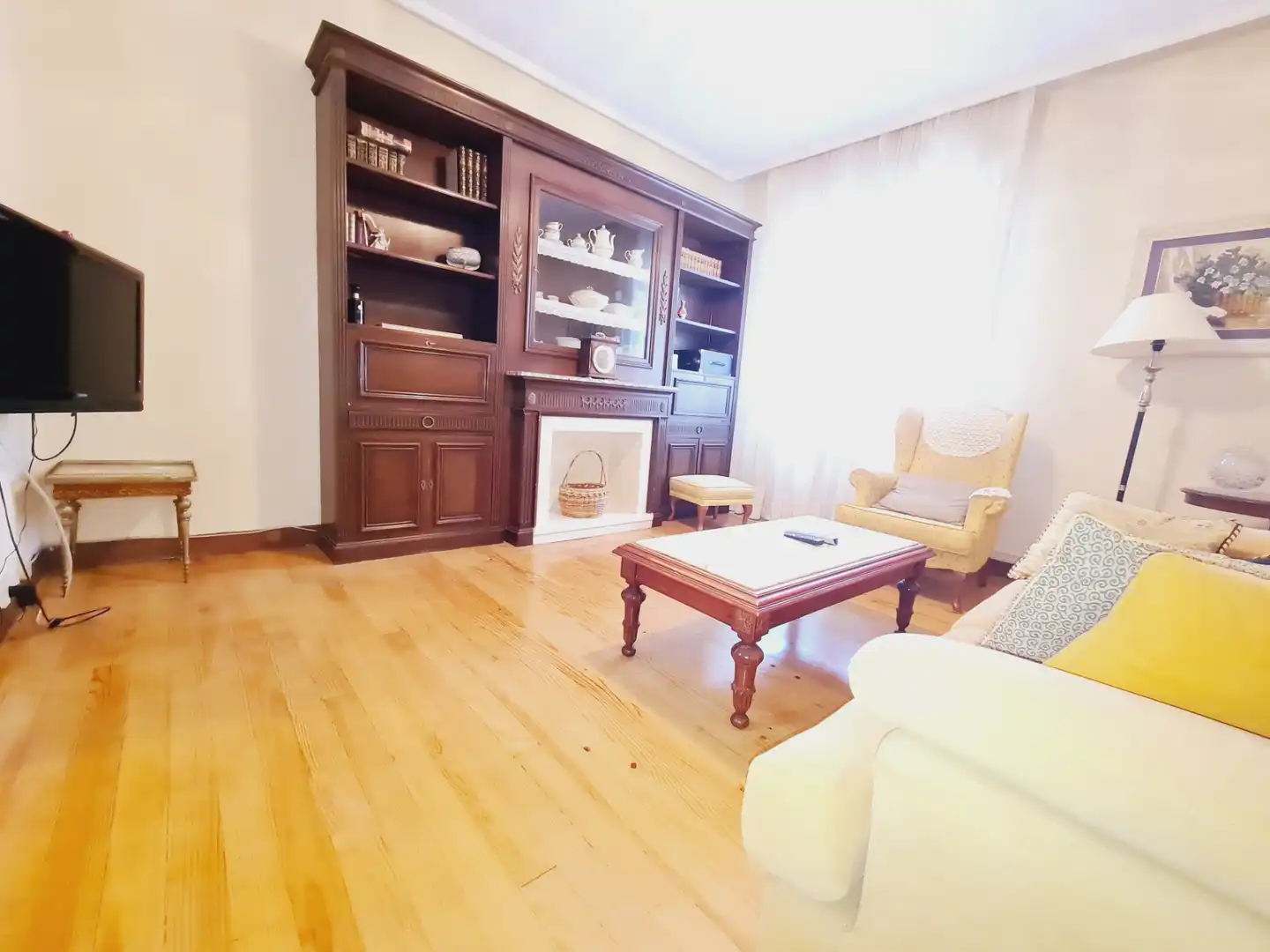 Living room of Flat for sale in  Pamplona / Iruña  with Heating, Parquet flooring and Furnished