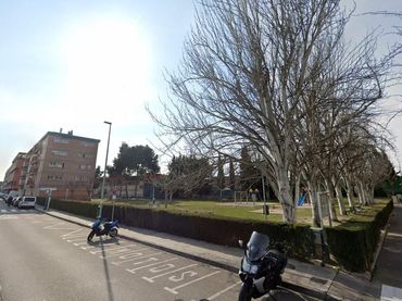 Pis amb jardí en venda a Miralbueno