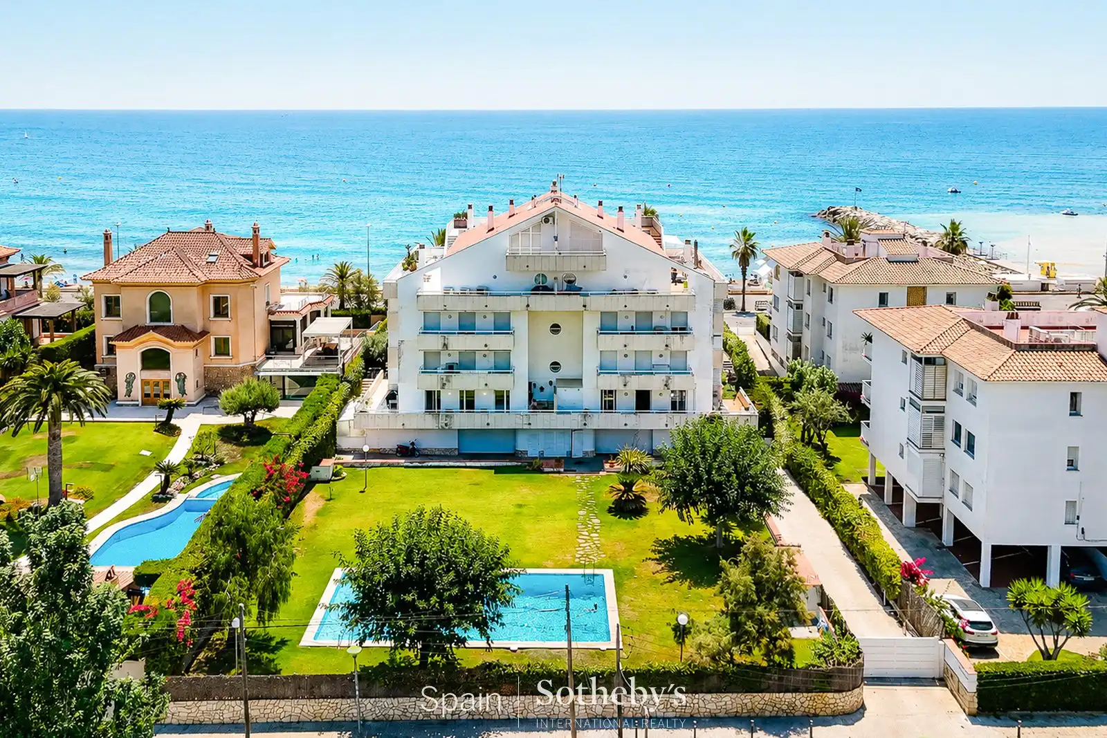Wohnungen zum Verkauf in Sitges mit Klimaanlage, Heizung und Privatgarten