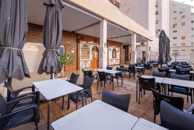 Local comercial en Venta en Calle  Altamira en Oliveros - Altamira