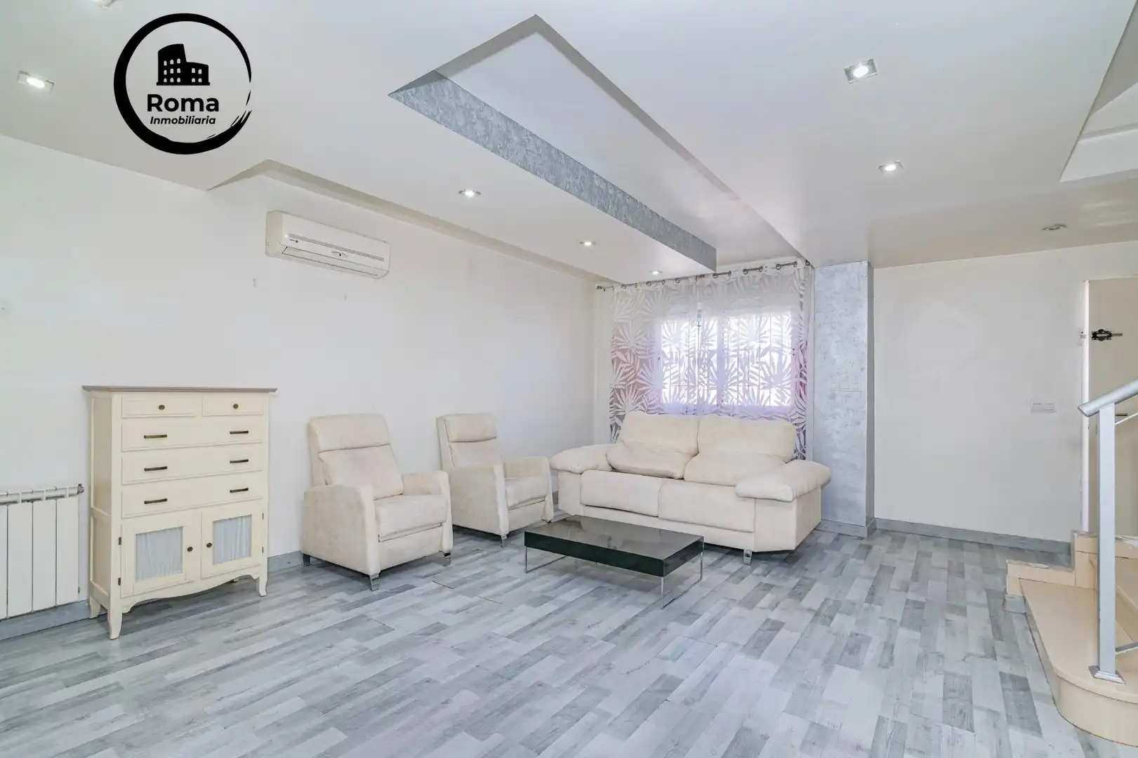 Casa aparellada amb terrassa en venda a Jun, imagen 5