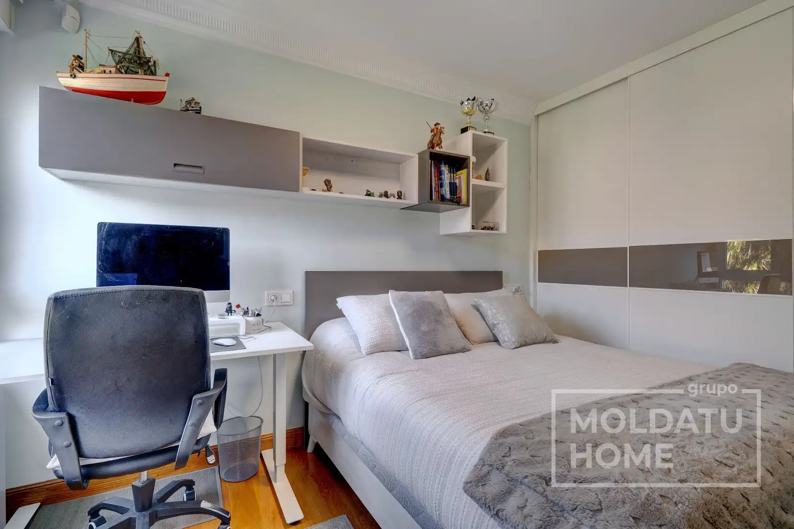 Bedroom of Detached homes for sale in Irun   with Heating, Private garden and Terrace