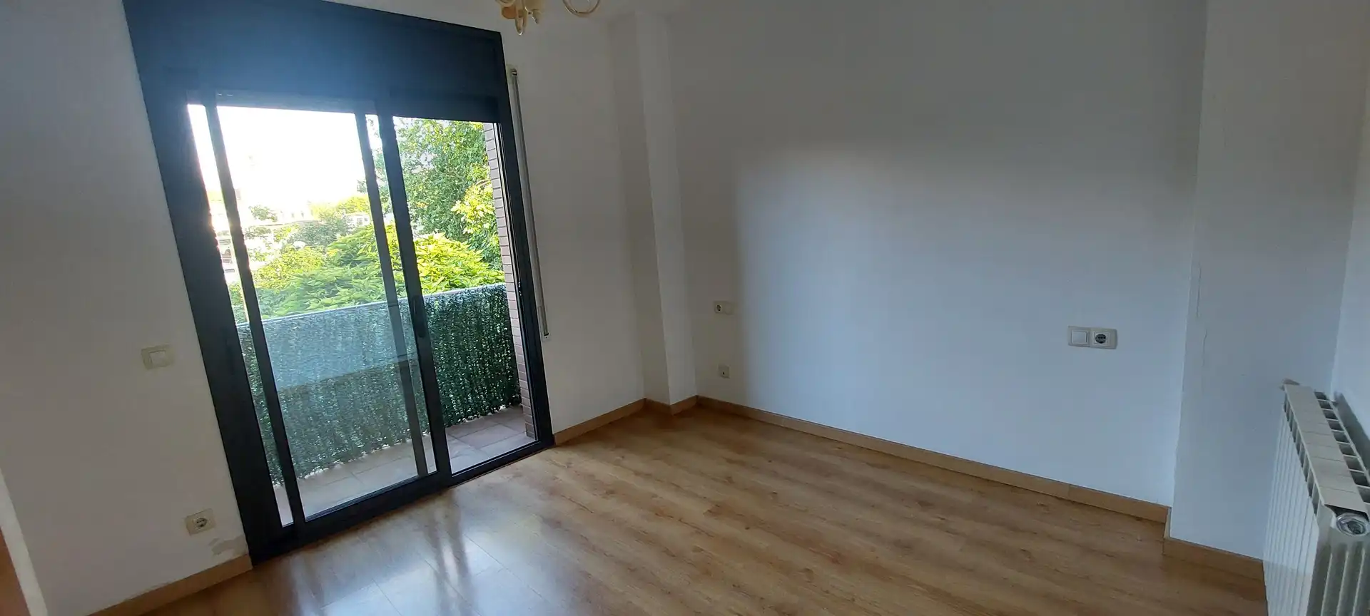 Schlafzimmer von Wohnung zur Miete in Vallgorguina mit Heizung, Parkett und Balkon