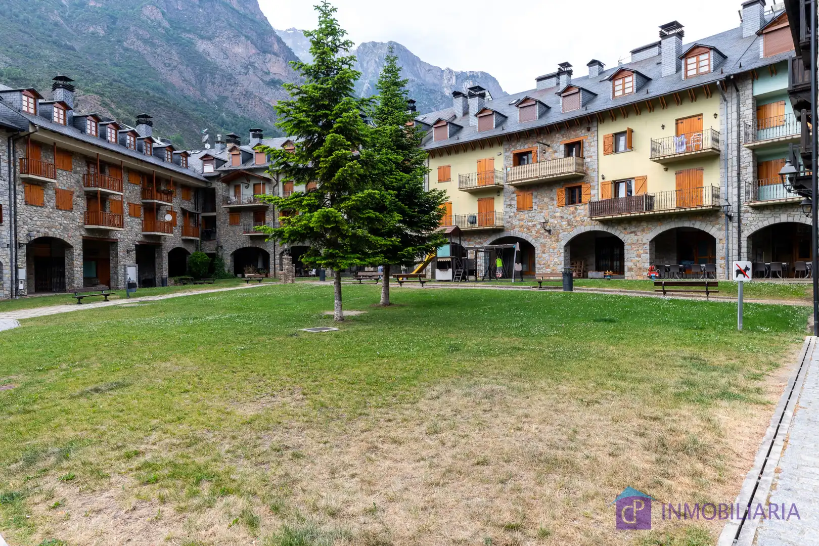 Außenansicht von Wohnung zum Verkauf in Benasque mit Heizung, Parkett und Terrasse