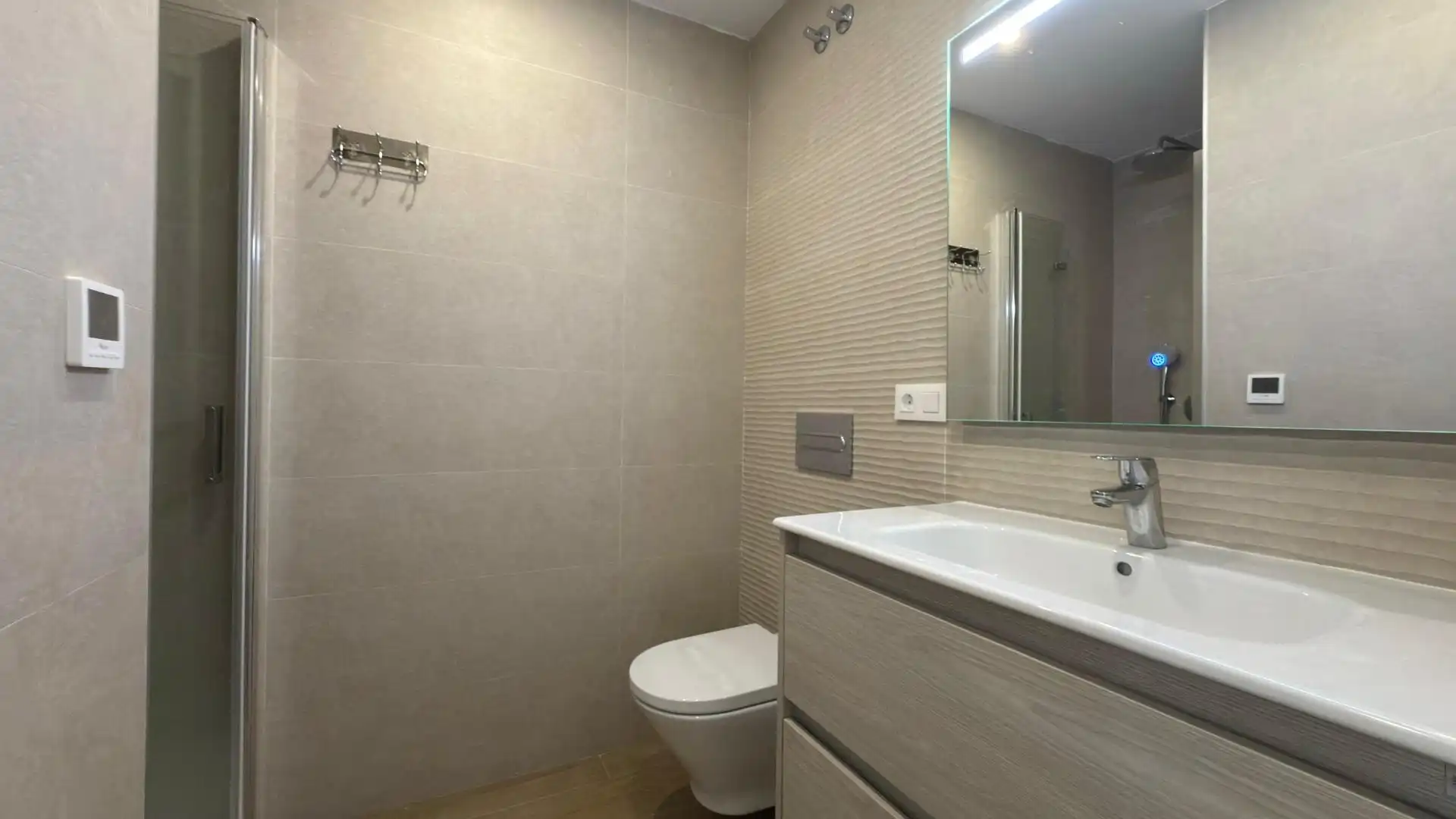 Badezimmer von Dachboden zum Verkauf in Finestrat mit Klimaanlage, Terrasse und Gemeinschaftspool
