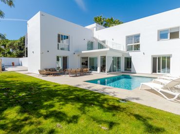 Villa con balcone in vendita a Nueva Andalucía