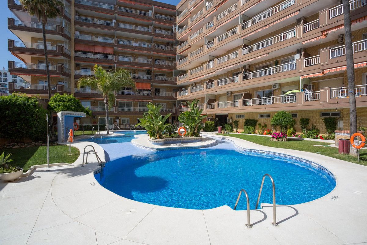 Swimming pool of Apartment for sale in Fuengirola  with Air Conditioner, Heating and Terrace
